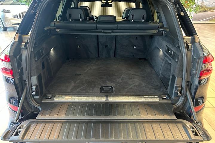 Sort BMW X5 fra 2021