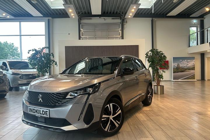 Grå Peugeot 3008 fra 2021