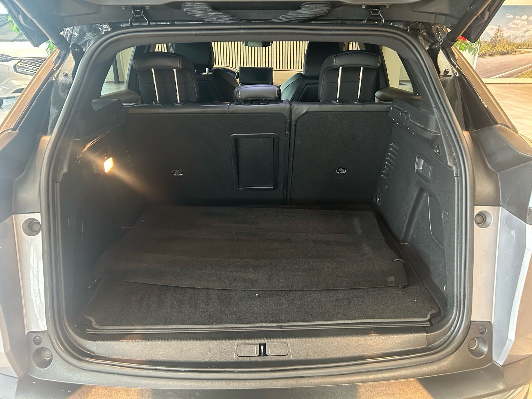 Grå Peugeot 3008 fra 2021