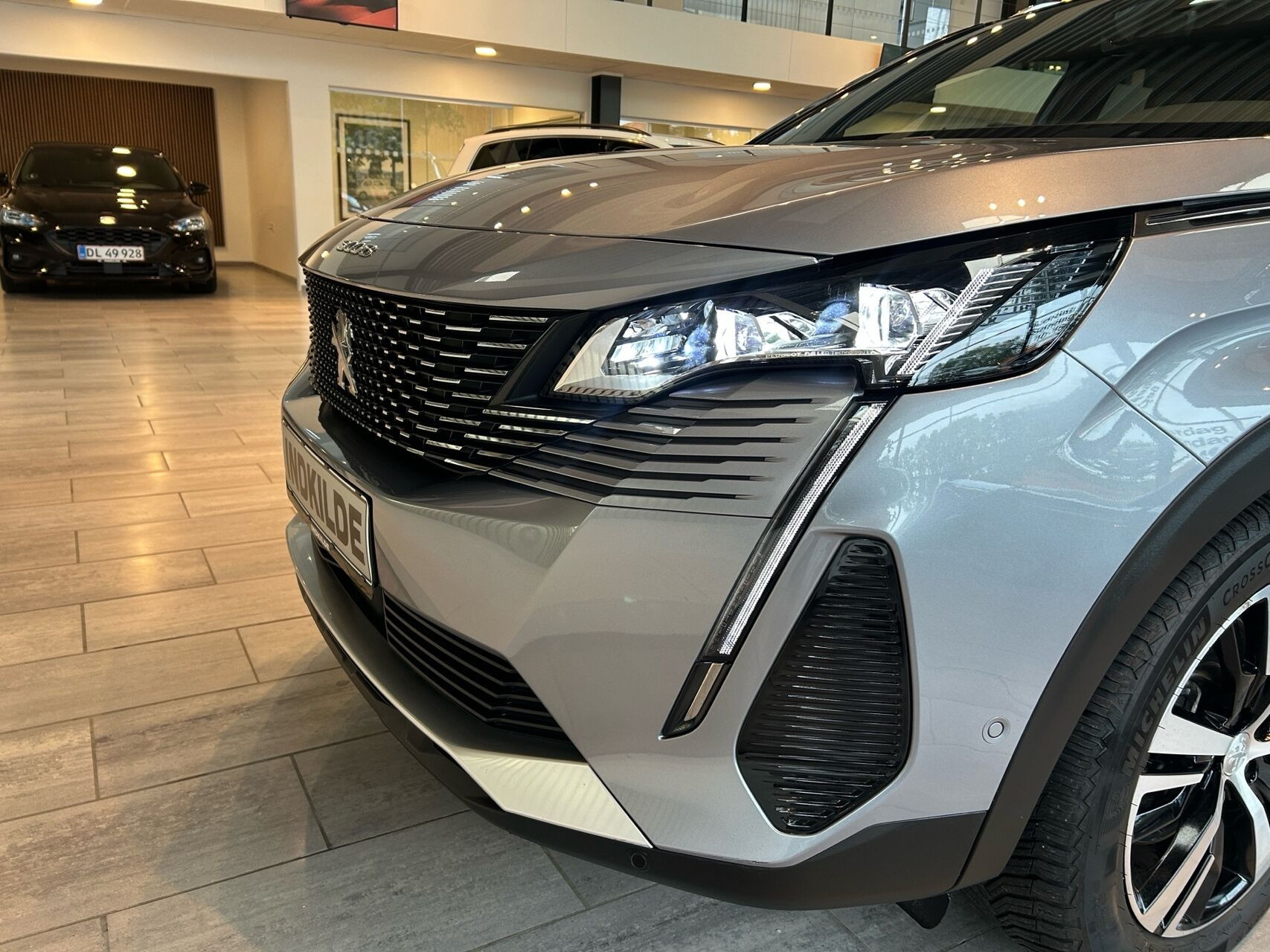 Grå Peugeot 3008 fra 2021