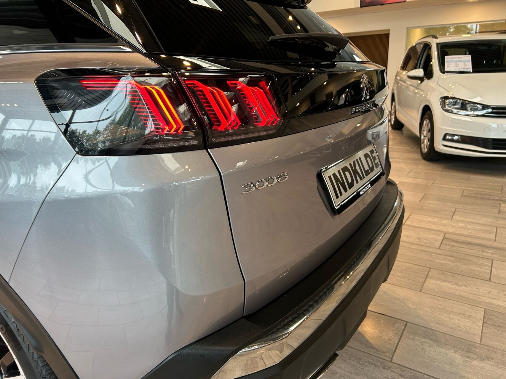 Grå Peugeot 3008 fra 2021