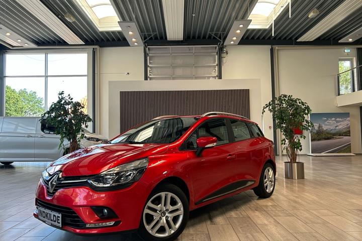 Rød Renault Clio fra 2019