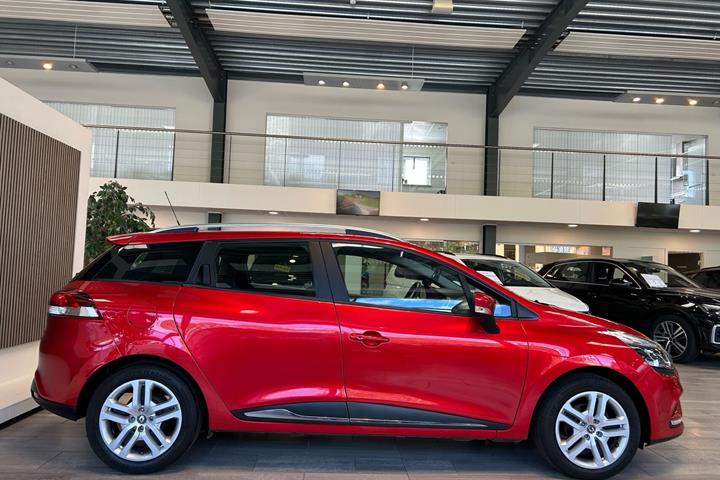 Rød Renault Clio fra 2019