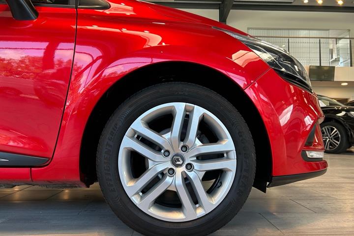 Rød Renault Clio fra 2019