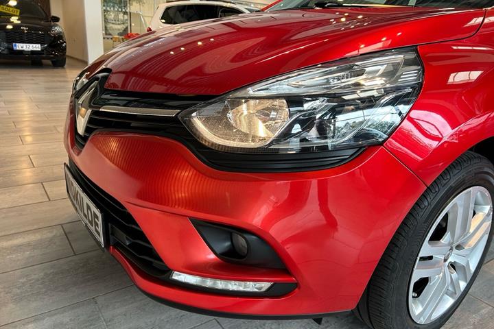 Rød Renault Clio fra 2019