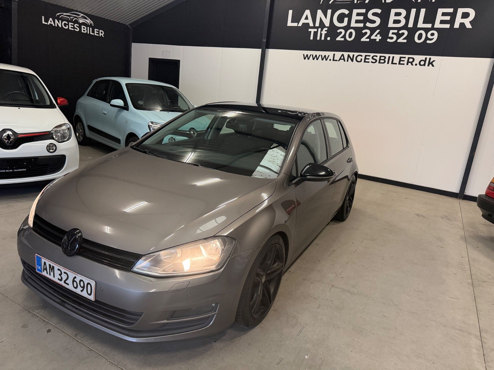 Grå VW Golf VII fra 2014
