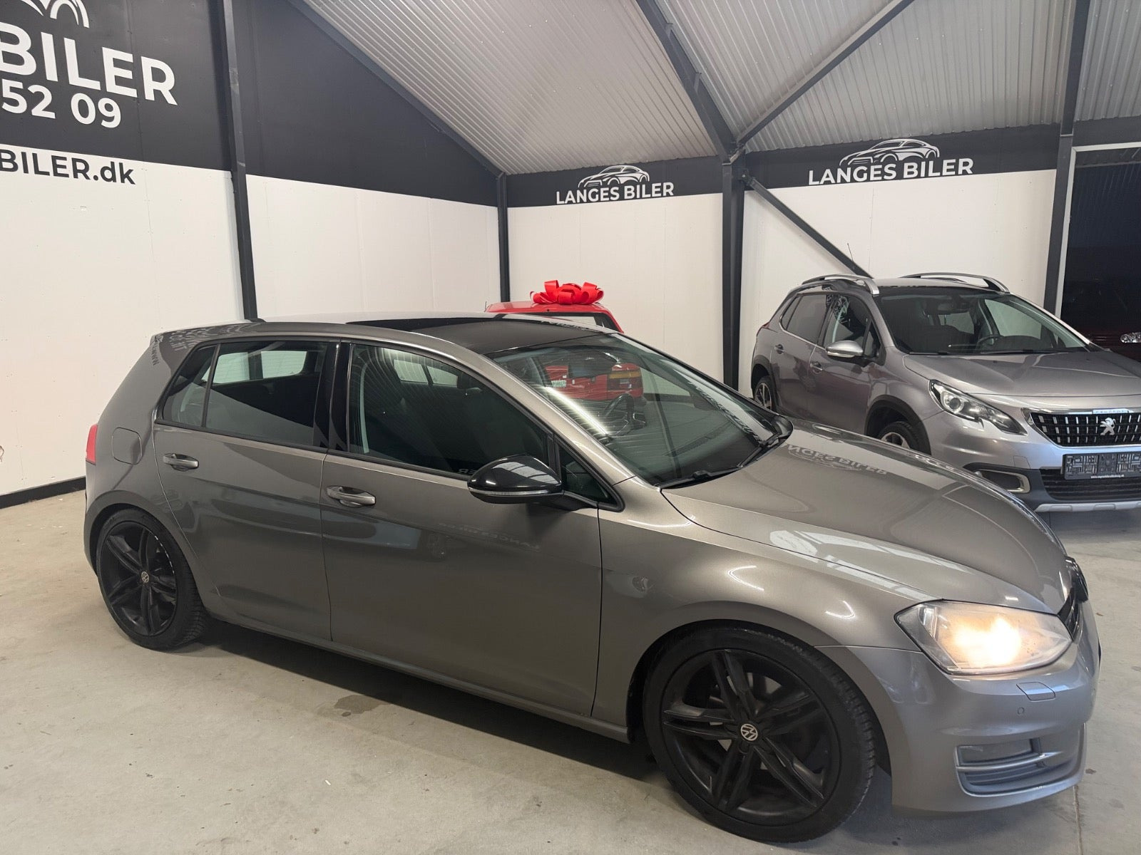 Grå VW Golf VII fra 2014
