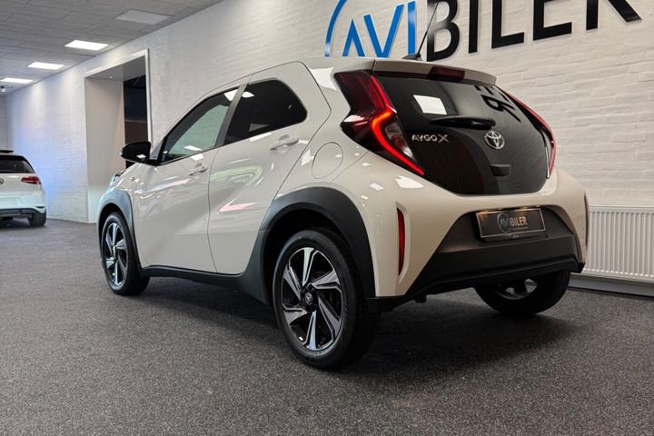 Hvid Toyota Aygo X fra 2023
