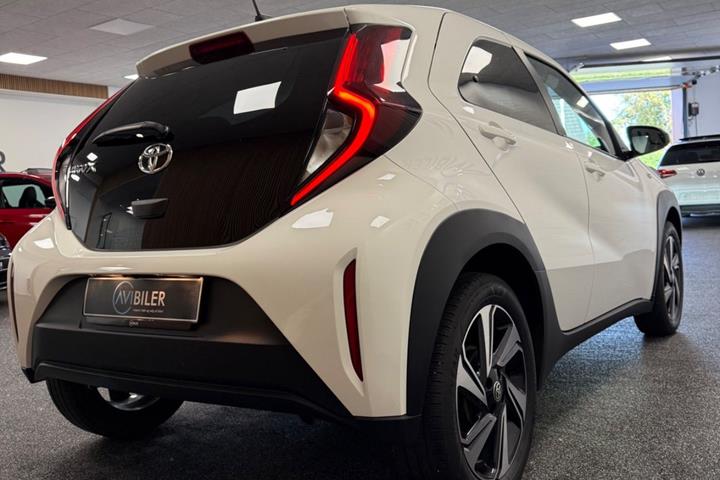 Hvid Toyota Aygo X fra 2023