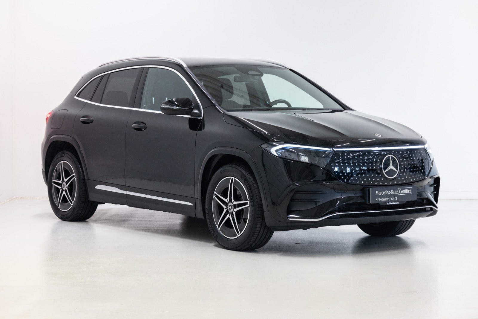 Sort Mercedes EQA350 fra 2024