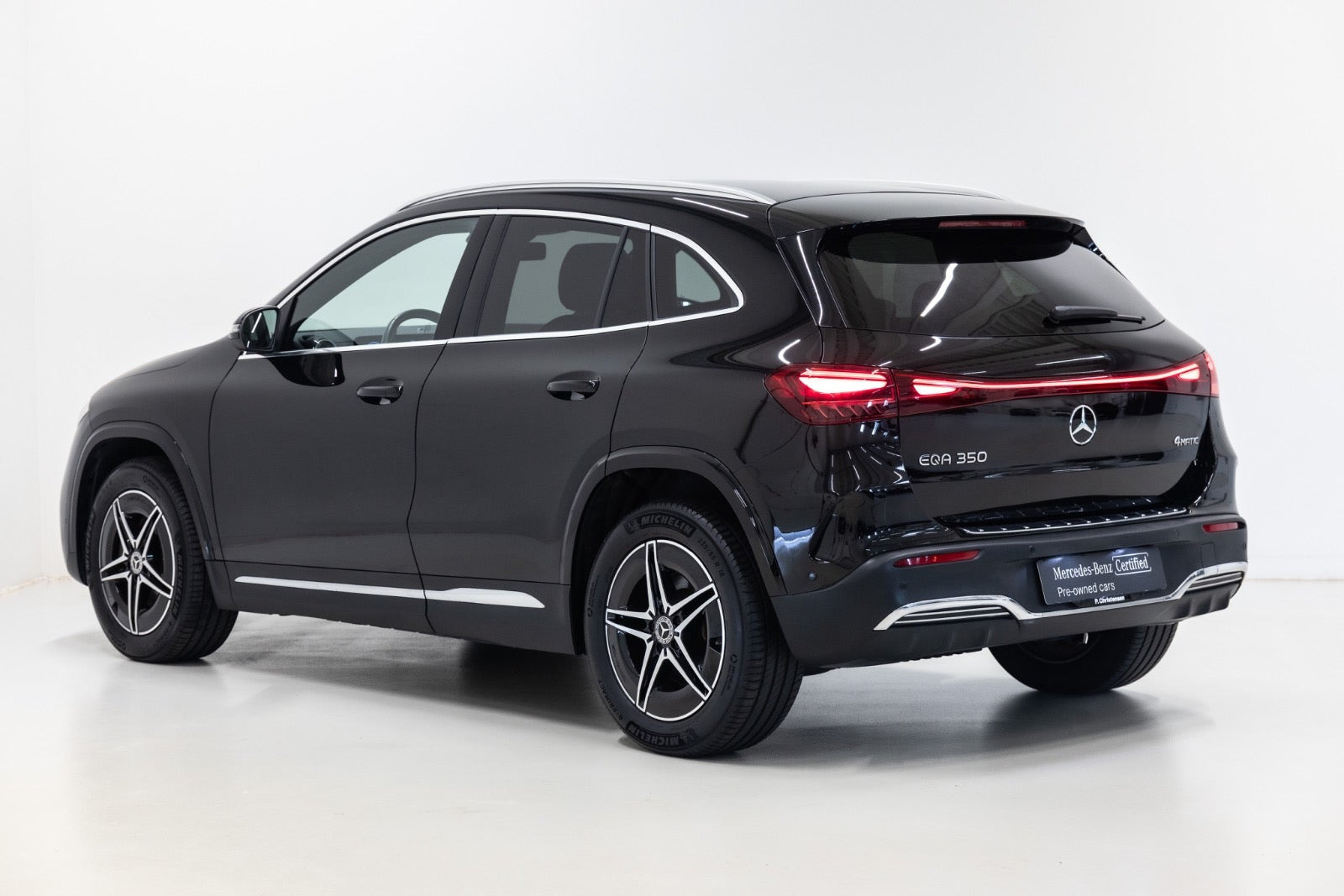 Sort Mercedes EQA350 fra 2024