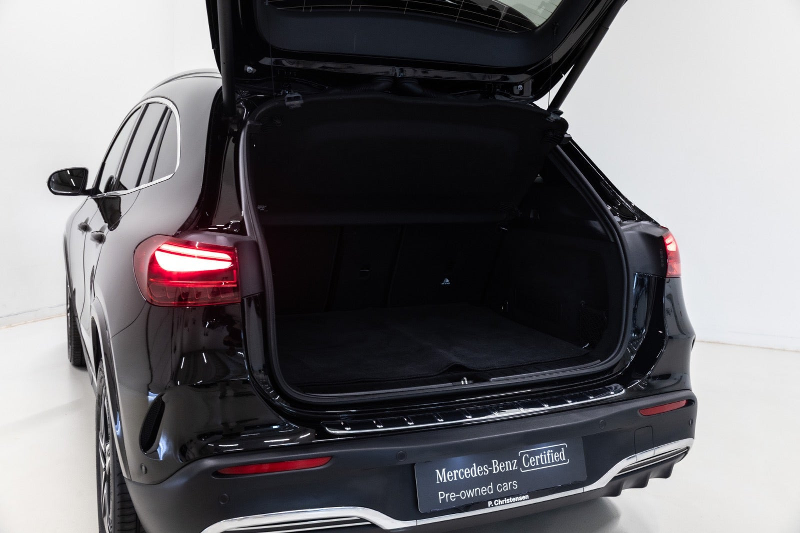 Sort Mercedes EQA350 fra 2024