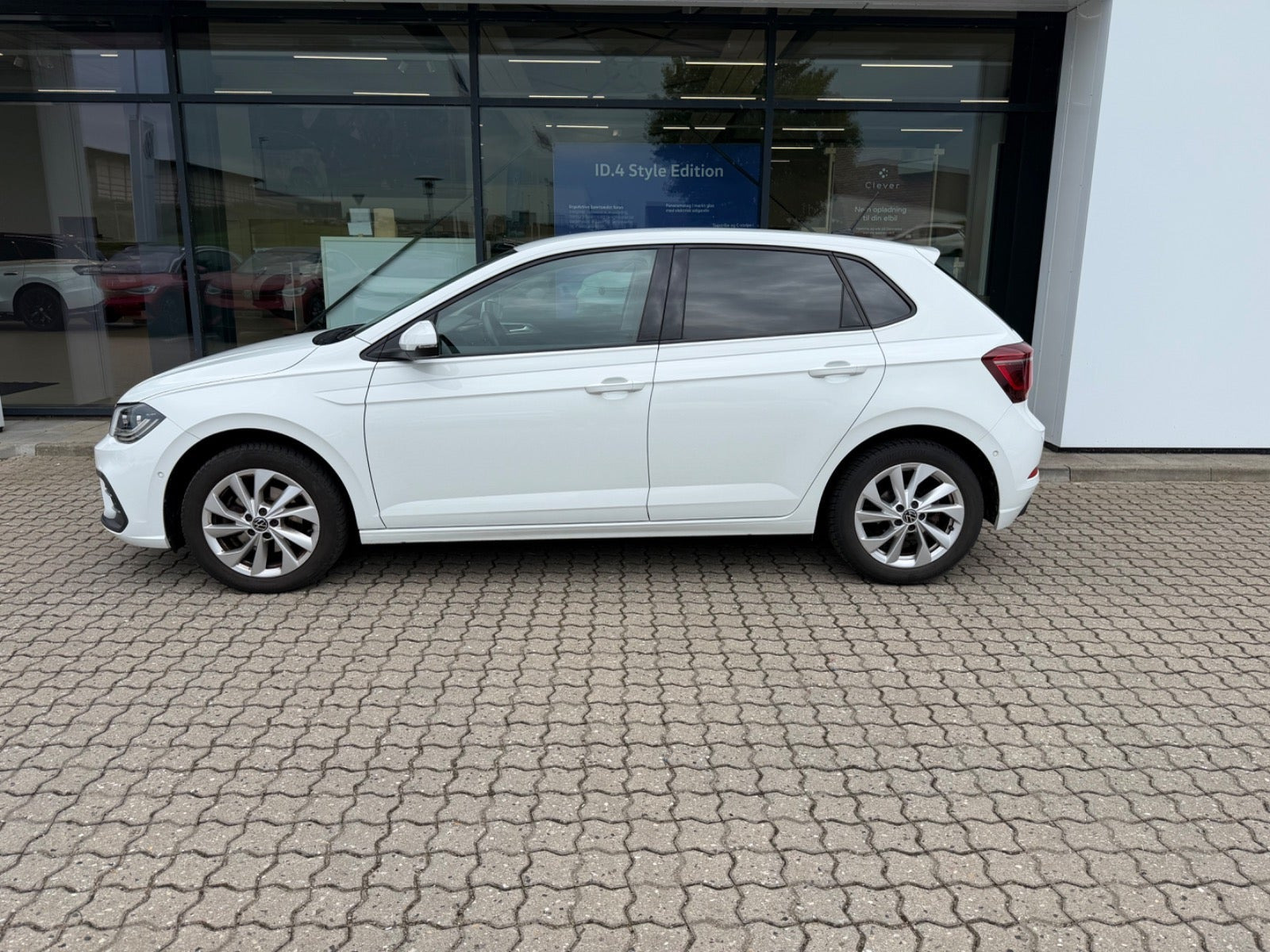 Hvid VW Polo fra 2023