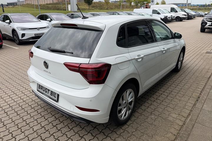 Hvid VW Polo fra 2023