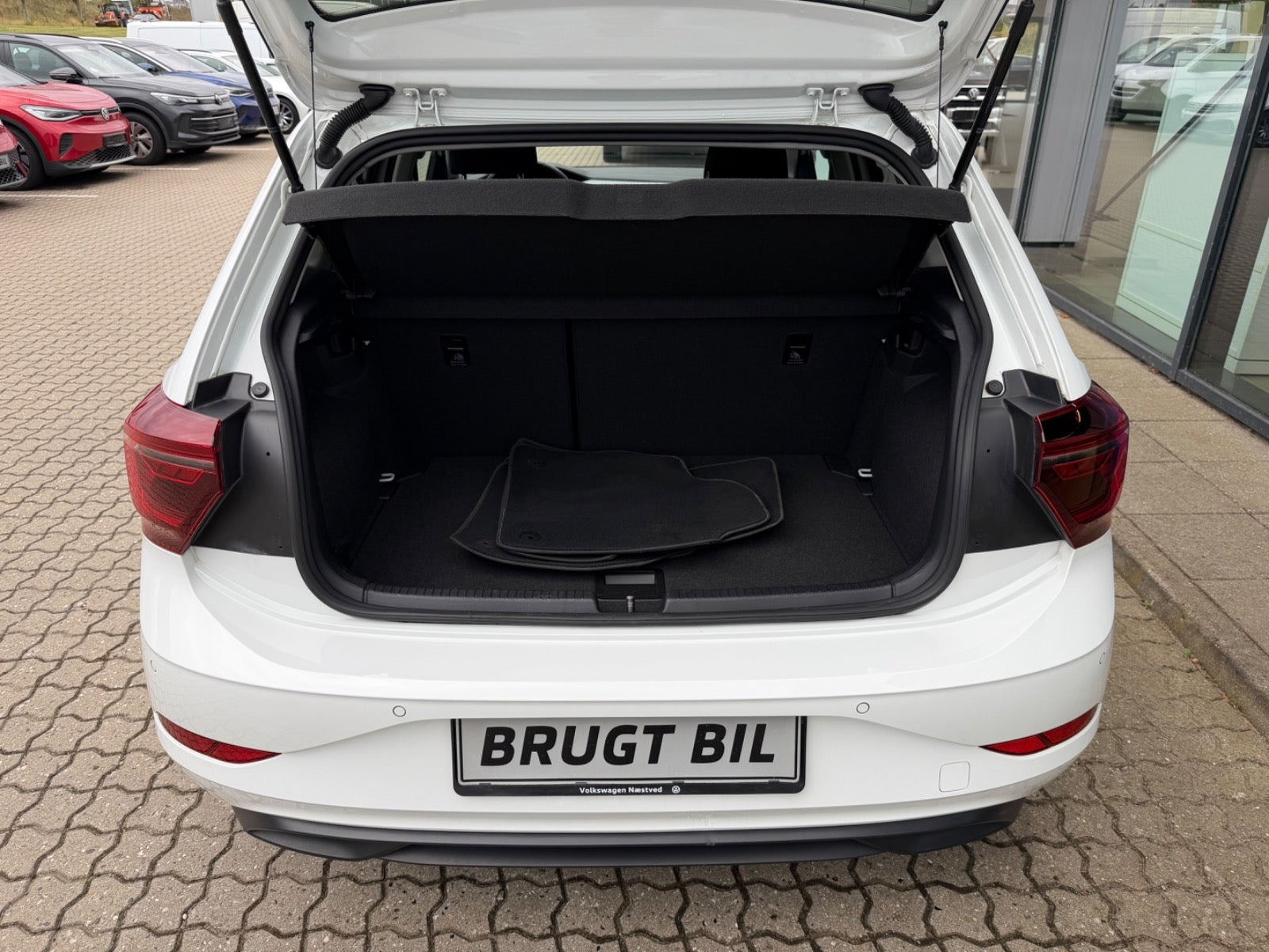 Hvid VW Polo fra 2023