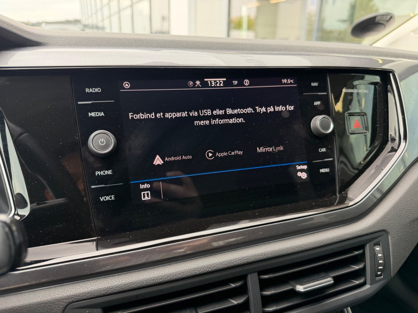 Hvid VW Polo fra 2023