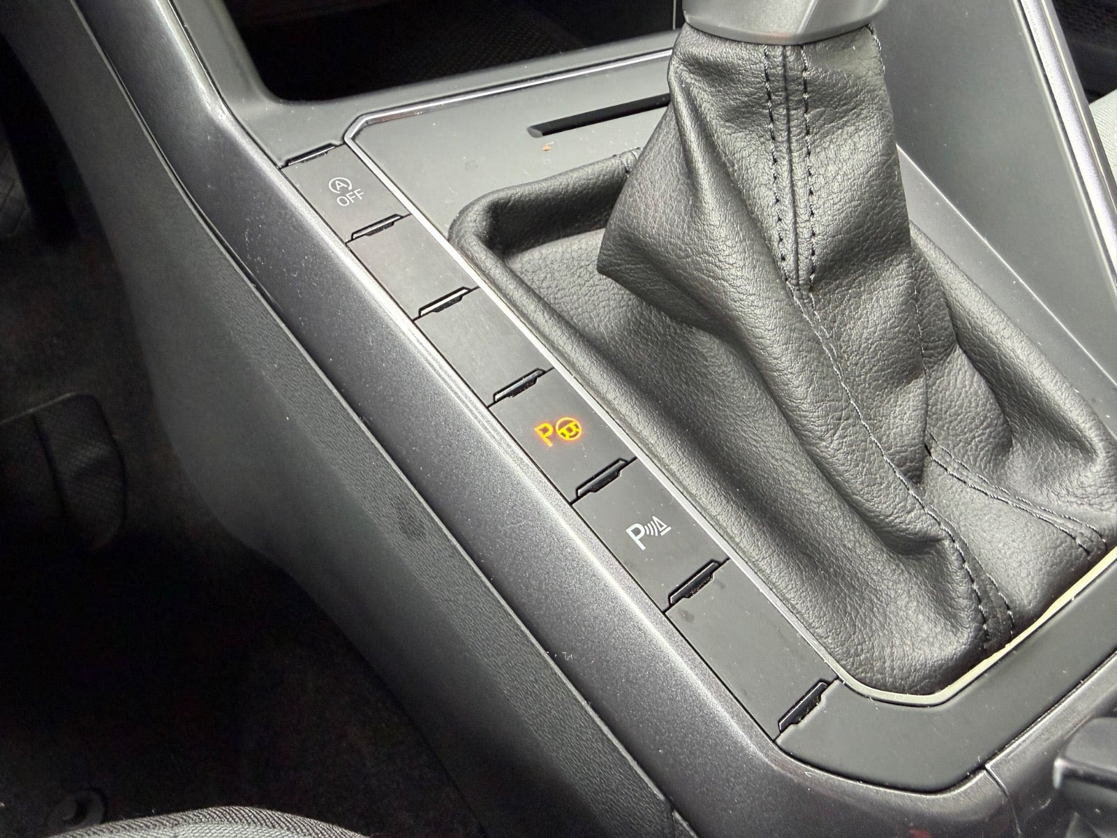 Hvid VW Polo fra 2023