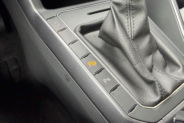 Hvid VW Polo fra 2023