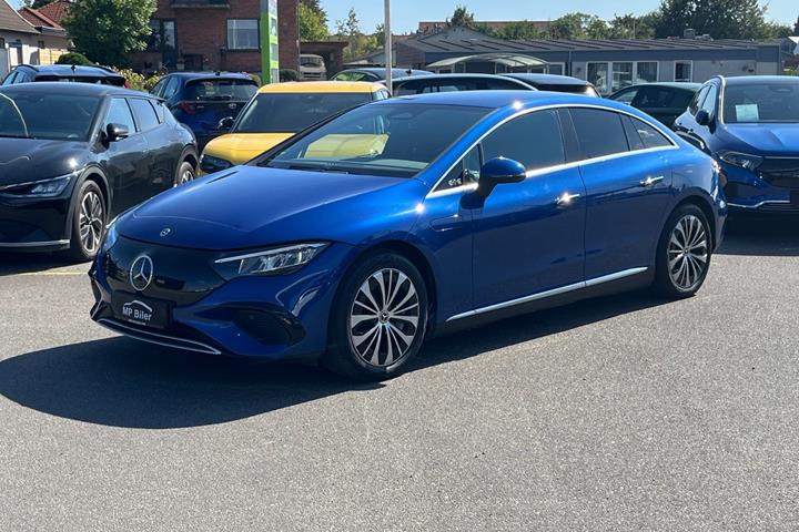 Blå Mercedes EQE350+ fra 2022