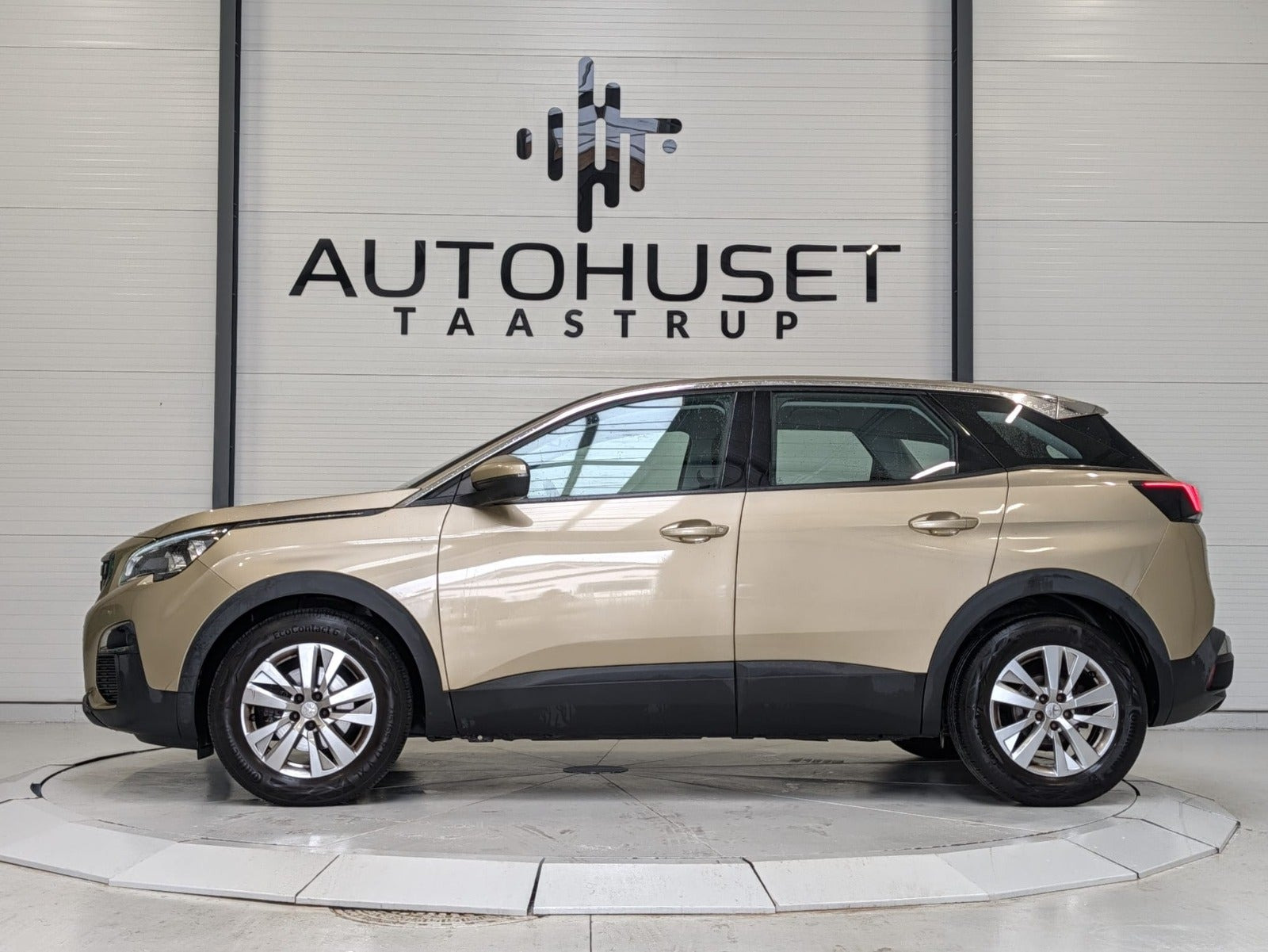 Gul Peugeot 3008 fra 2017