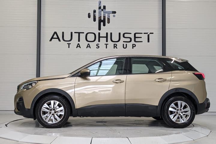 Gul Peugeot 3008 fra 2017