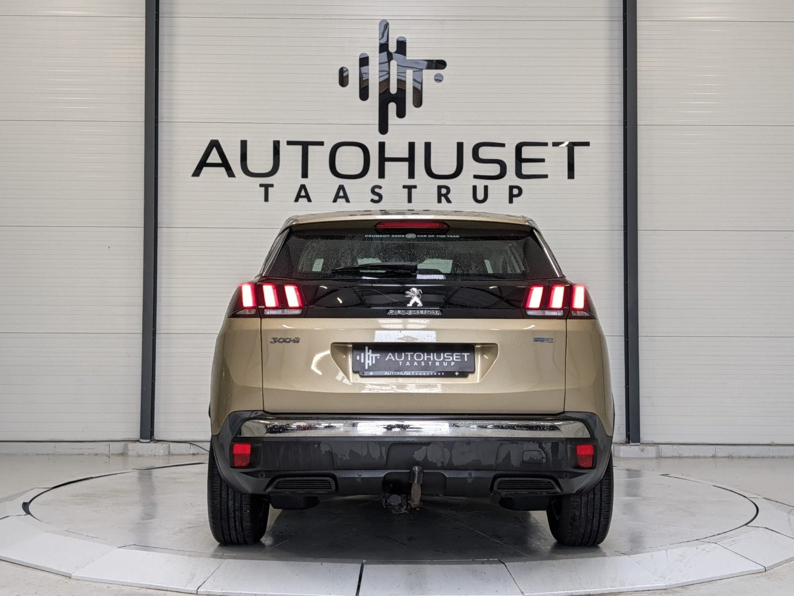 Gul Peugeot 3008 fra 2017