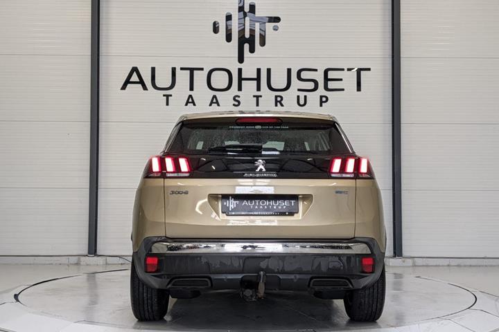 Gul Peugeot 3008 fra 2017