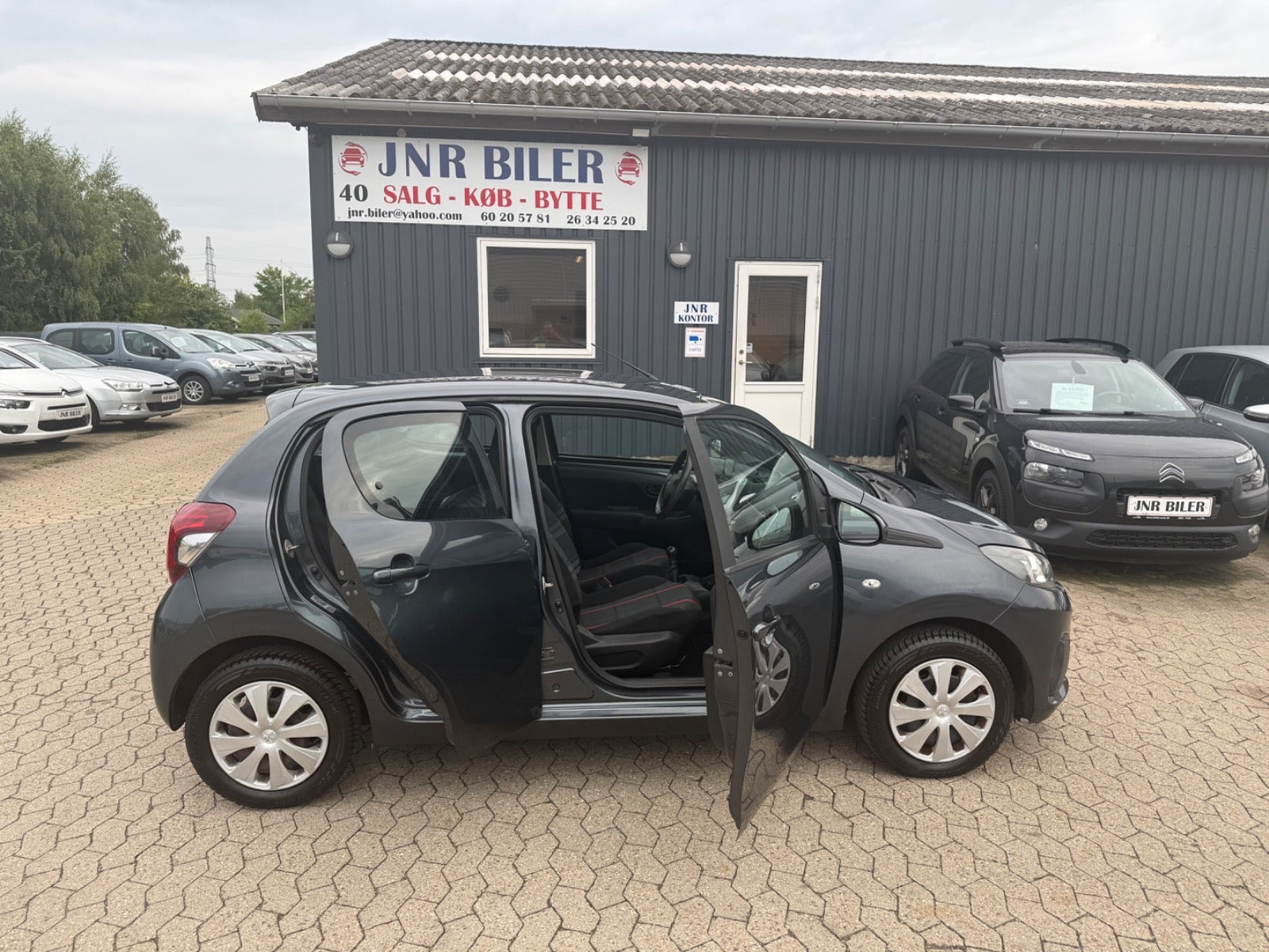 Grå Peugeot 108 fra 2015