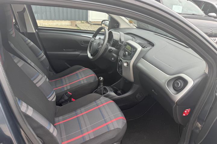 Grå Peugeot 108 fra 2015
