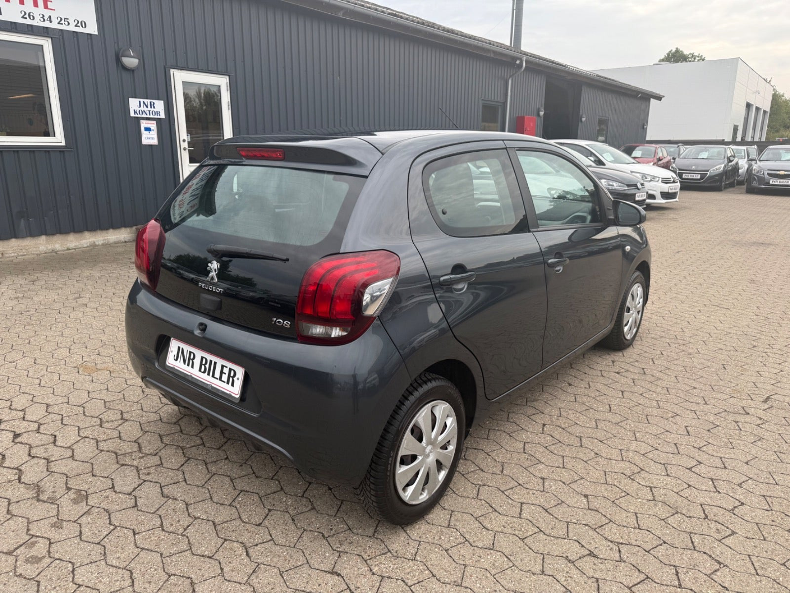 Grå Peugeot 108 fra 2015