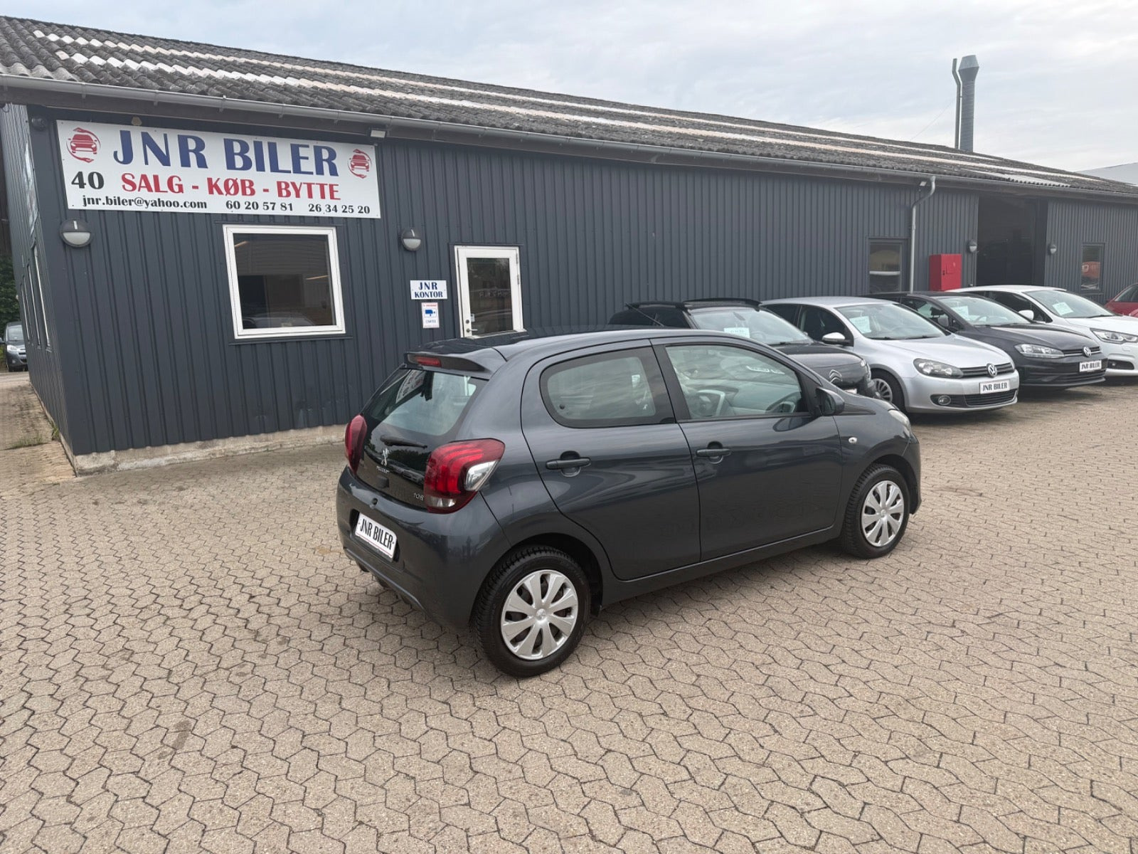 Grå Peugeot 108 fra 2015