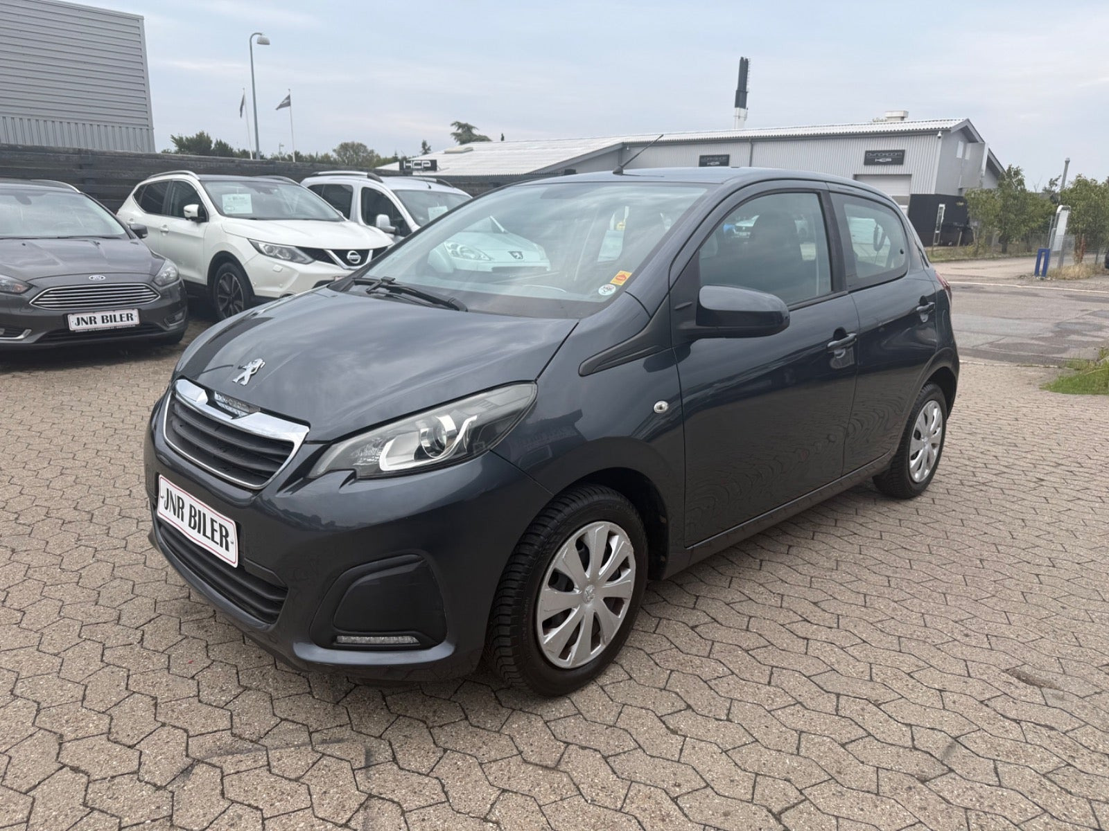 Grå Peugeot 108 fra 2015