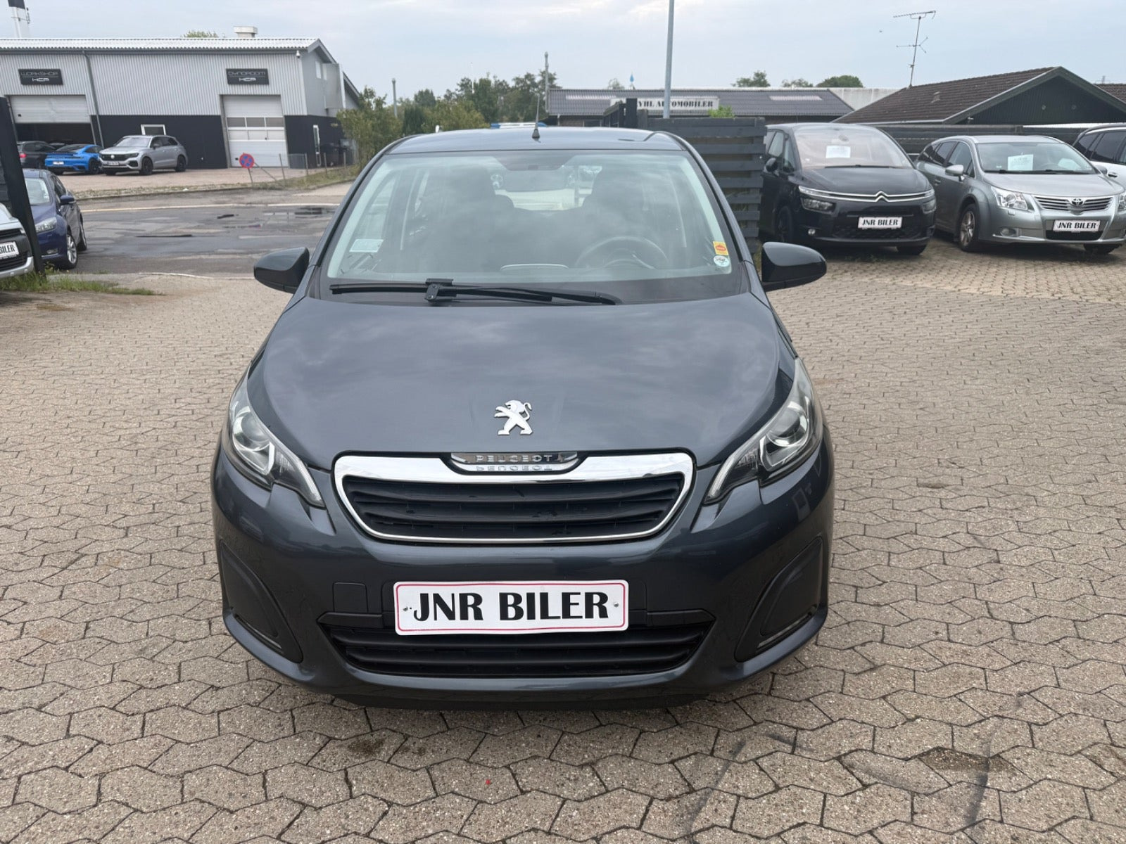 Grå Peugeot 108 fra 2015