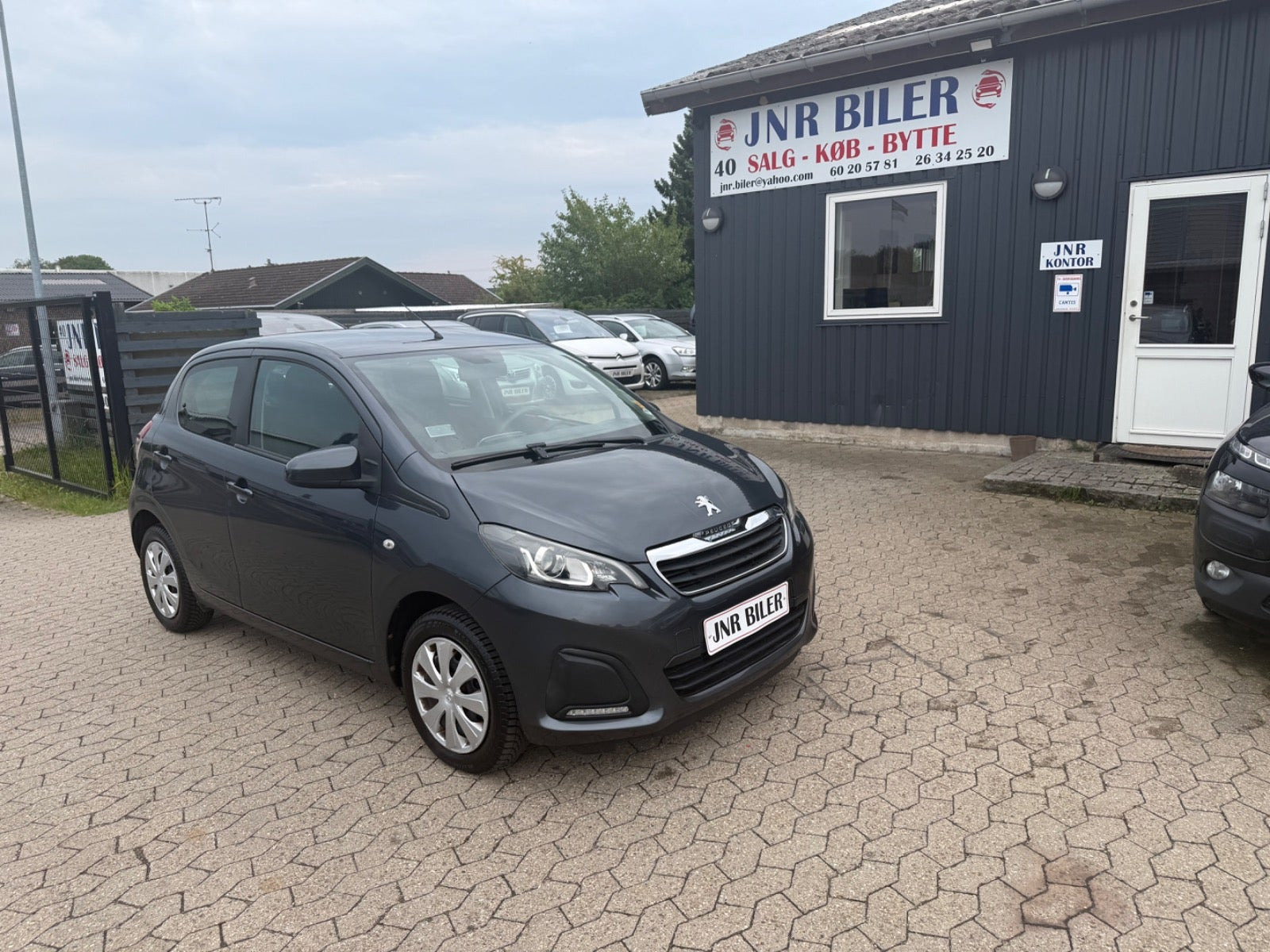 Grå Peugeot 108 fra 2015