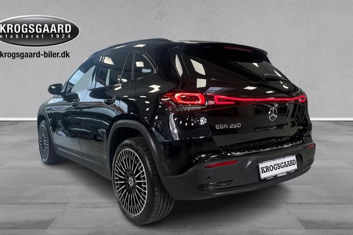 Sort Mercedes EQA250 fra 2023