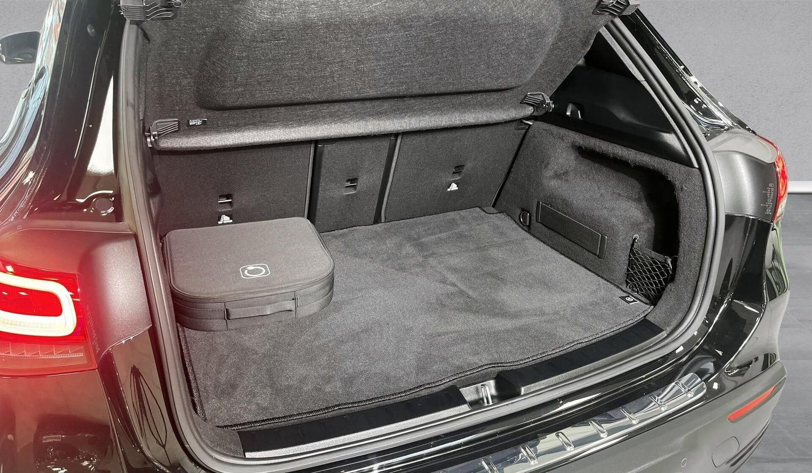Sort Mercedes EQA250 fra 2023