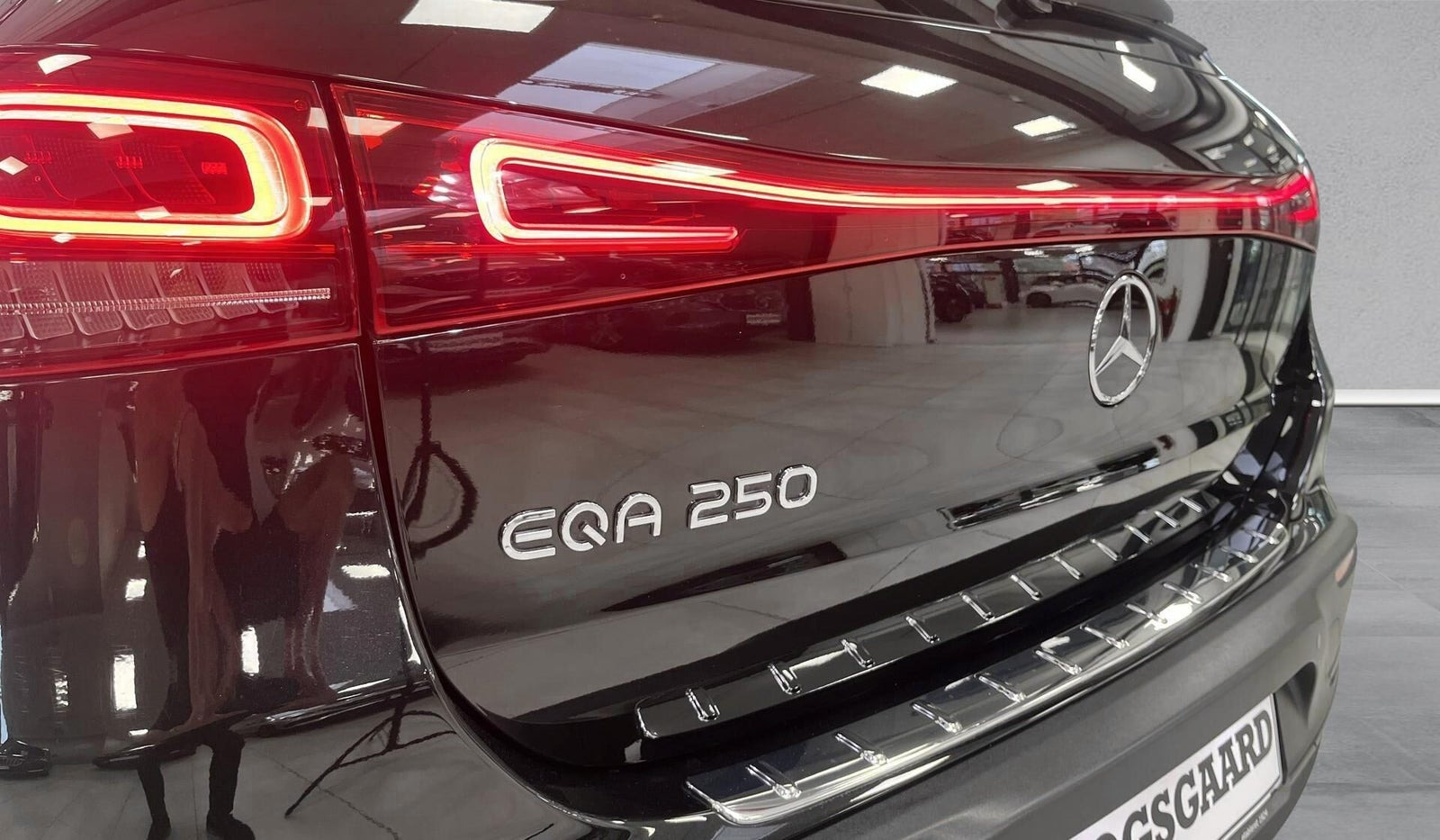Sort Mercedes EQA250 fra 2023