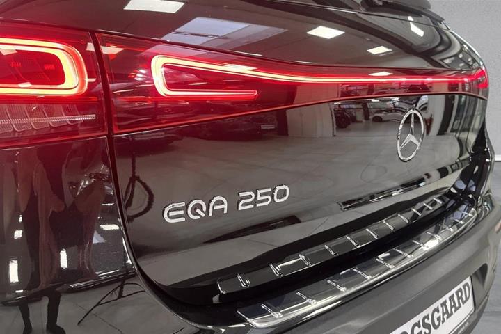 Sort Mercedes EQA250 fra 2023