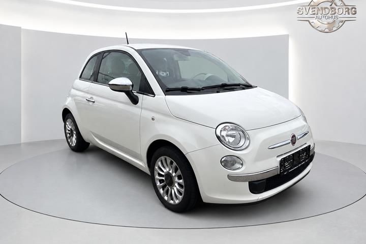 Hvid Fiat 500 fra 2014 set udefra