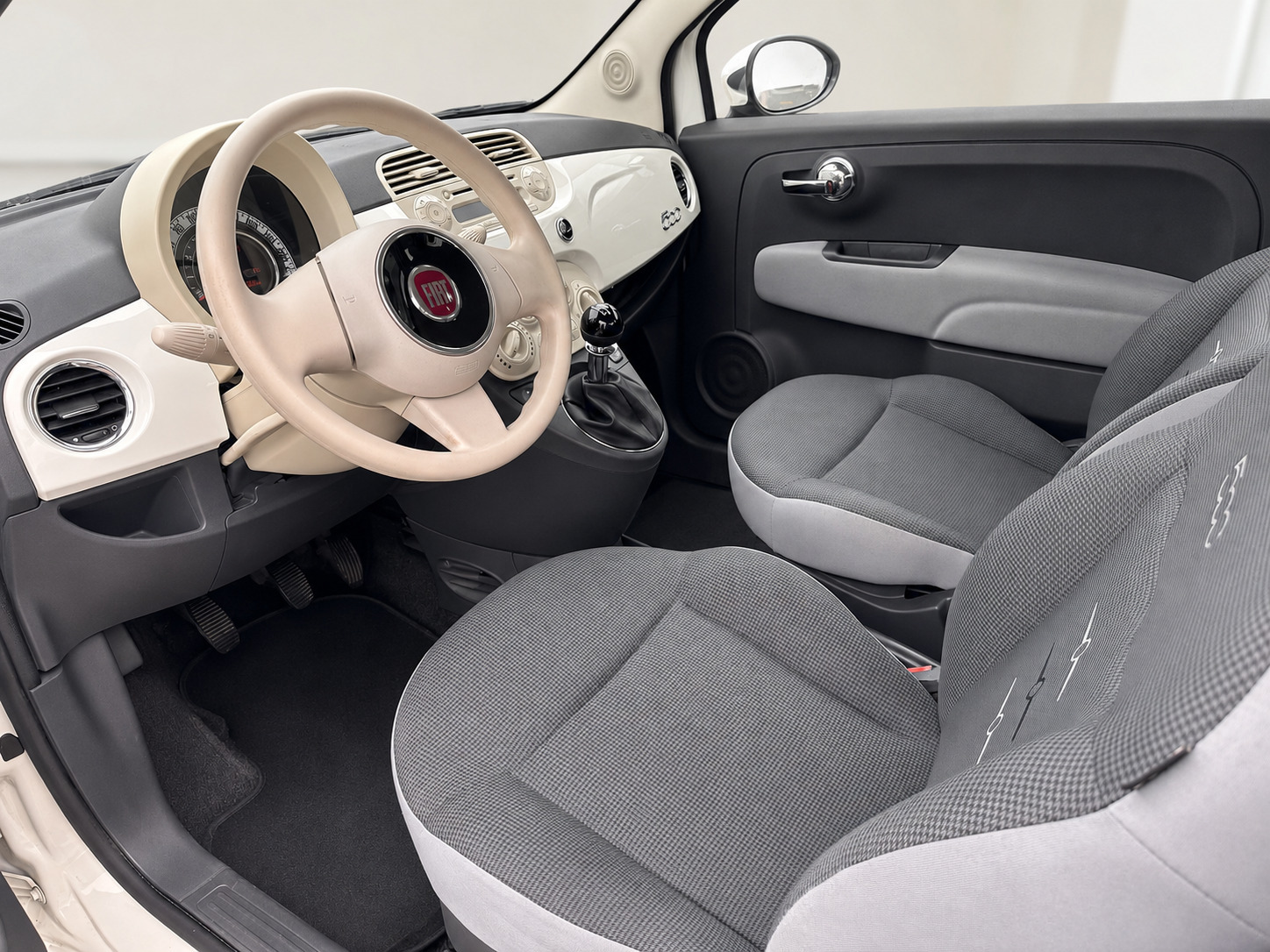 Hvid Fiat 500 fra 2014