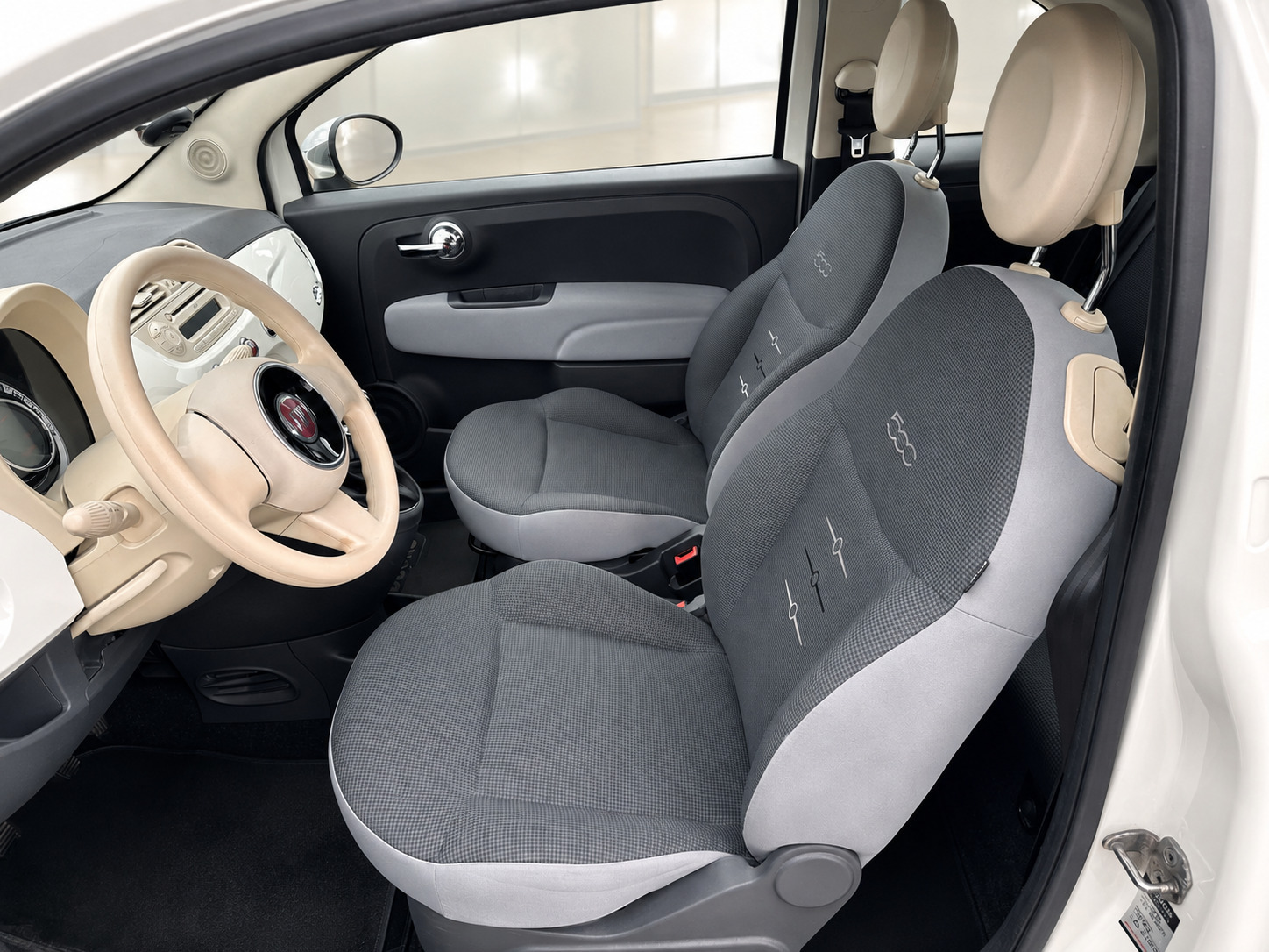 Hvid Fiat 500 fra 2014