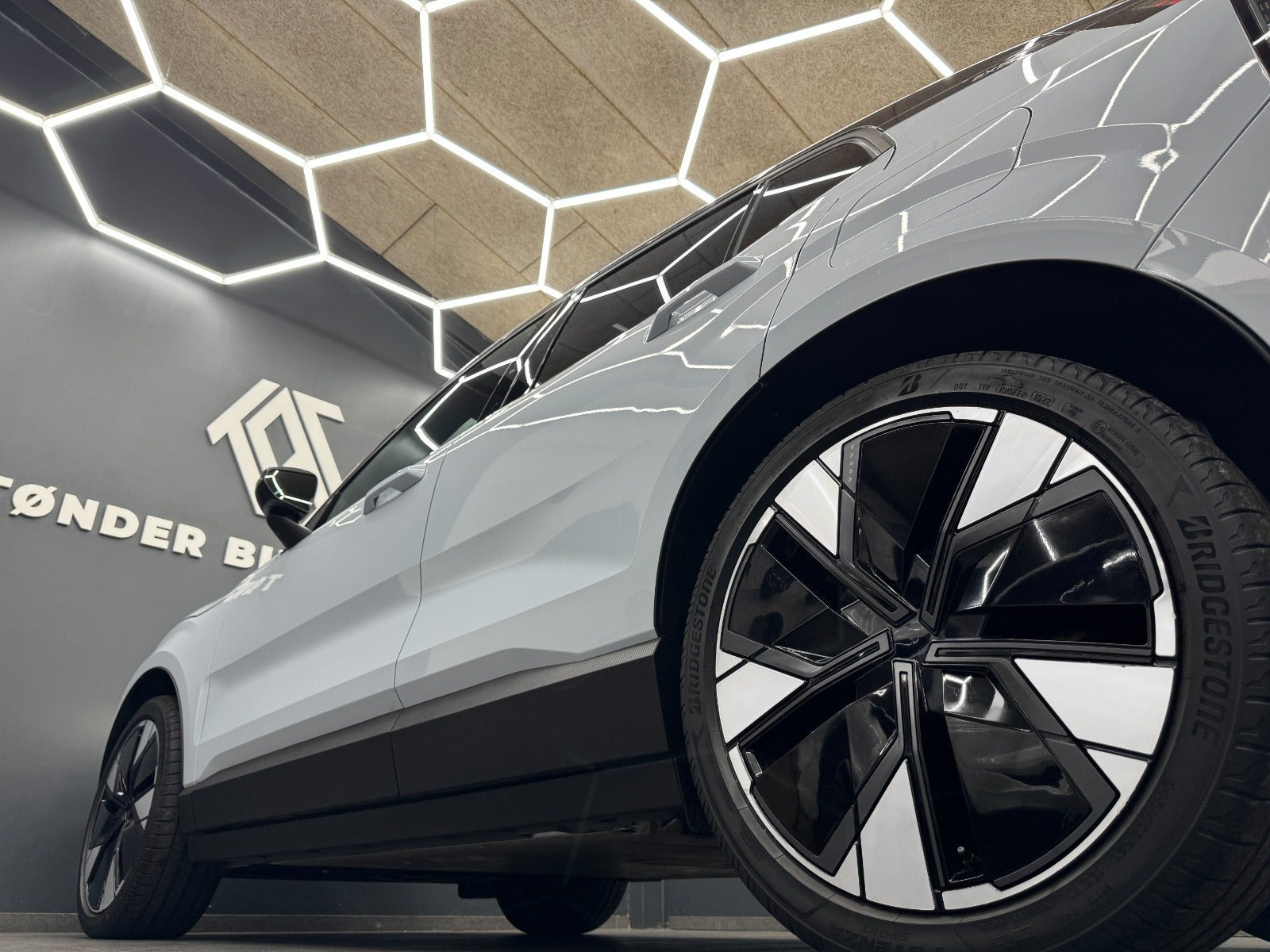 Blå Volvo EX30 fra 2024