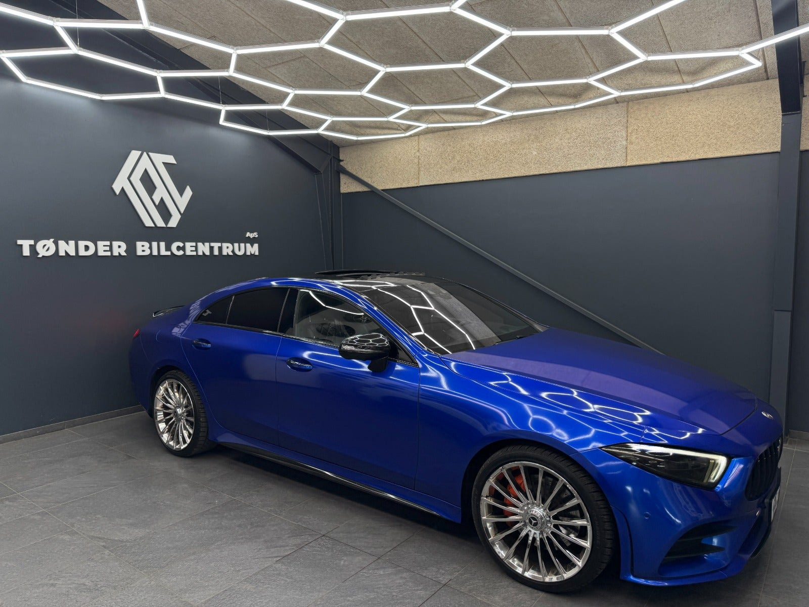 Blå Mercedes CLS450 fra 2018