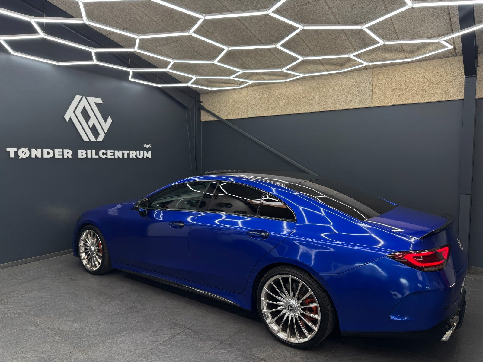Blå Mercedes CLS450 fra 2018