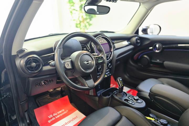 Blå Mini Cooper SE fra 2022