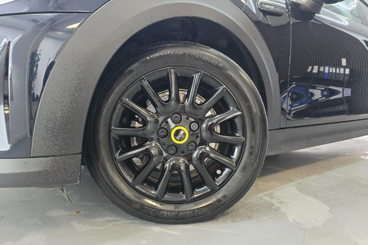 Blå Mini Cooper SE fra 2022