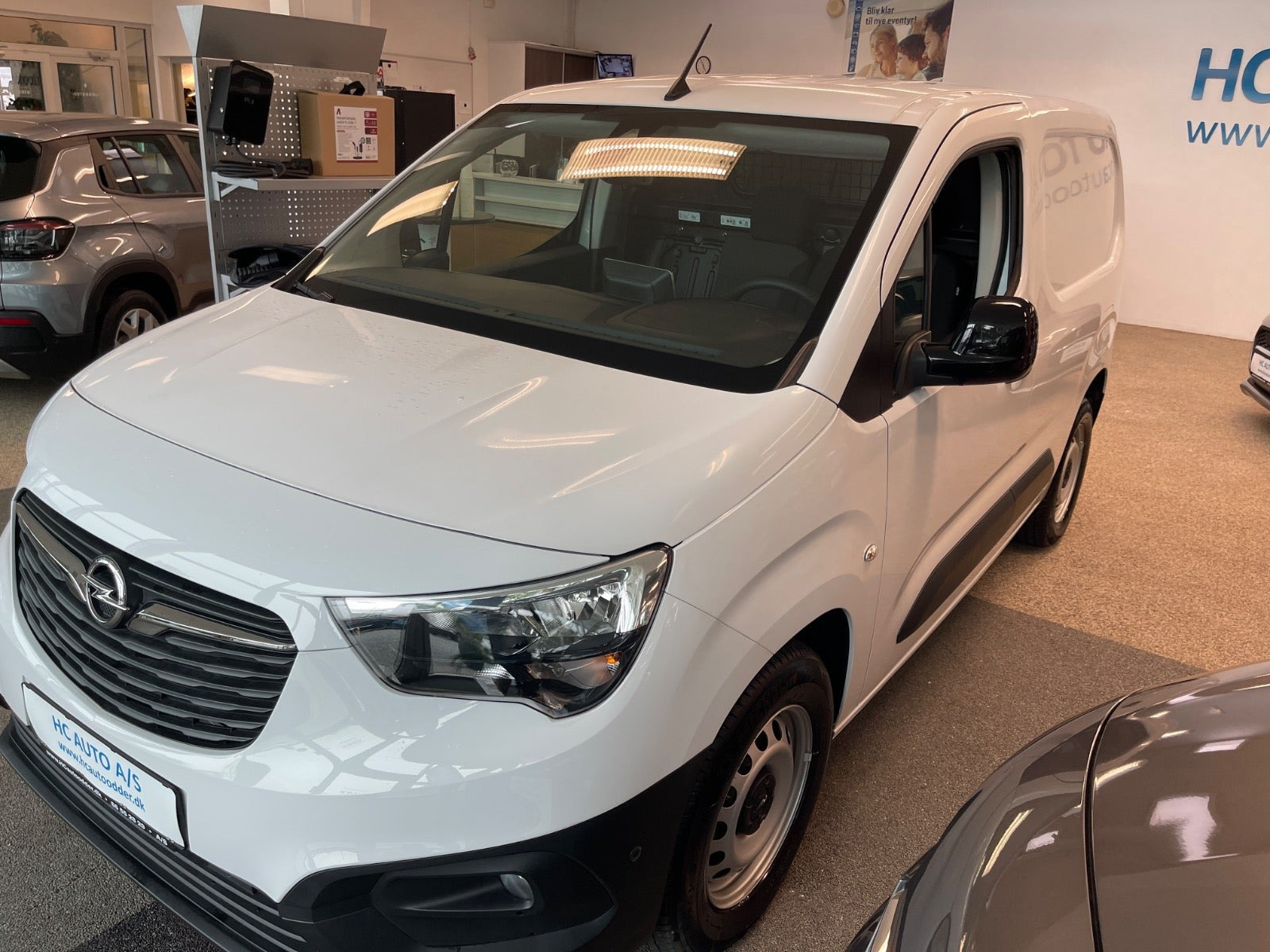 Hvid Opel Combo-e fra 2025