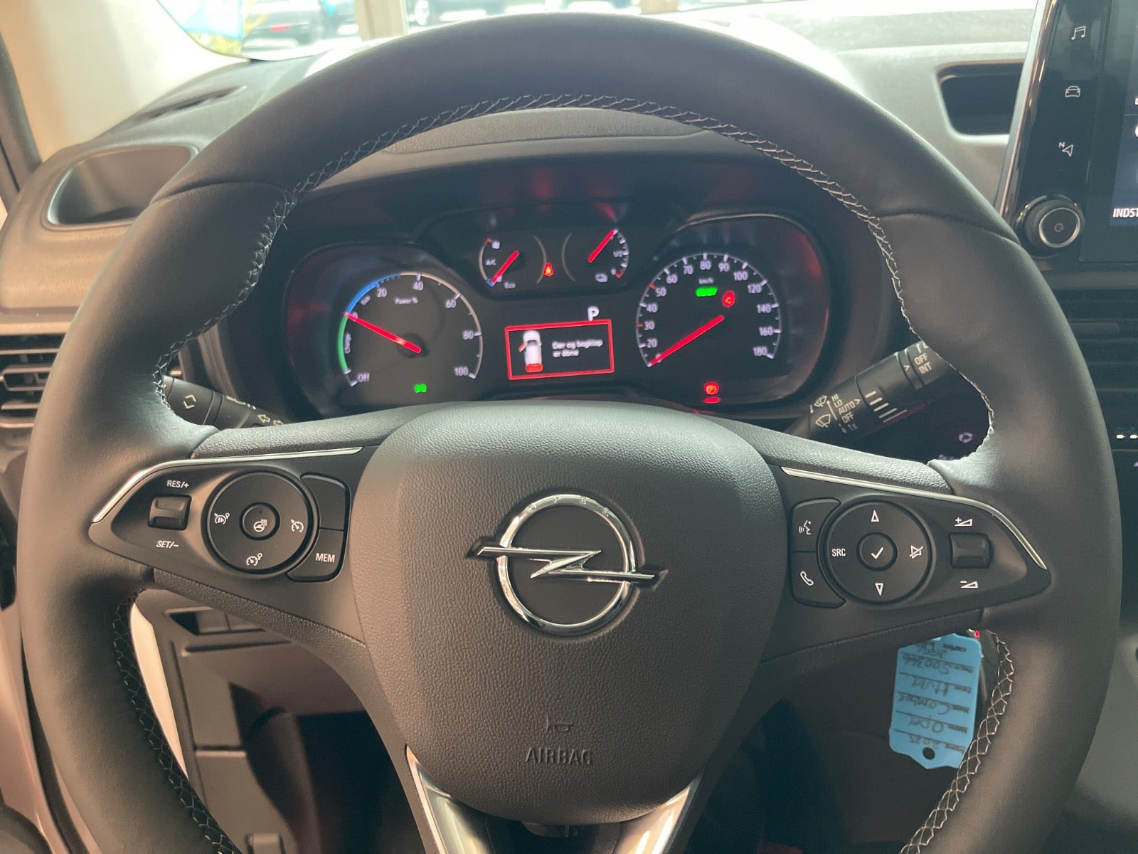 Hvid Opel Combo-e fra 2025