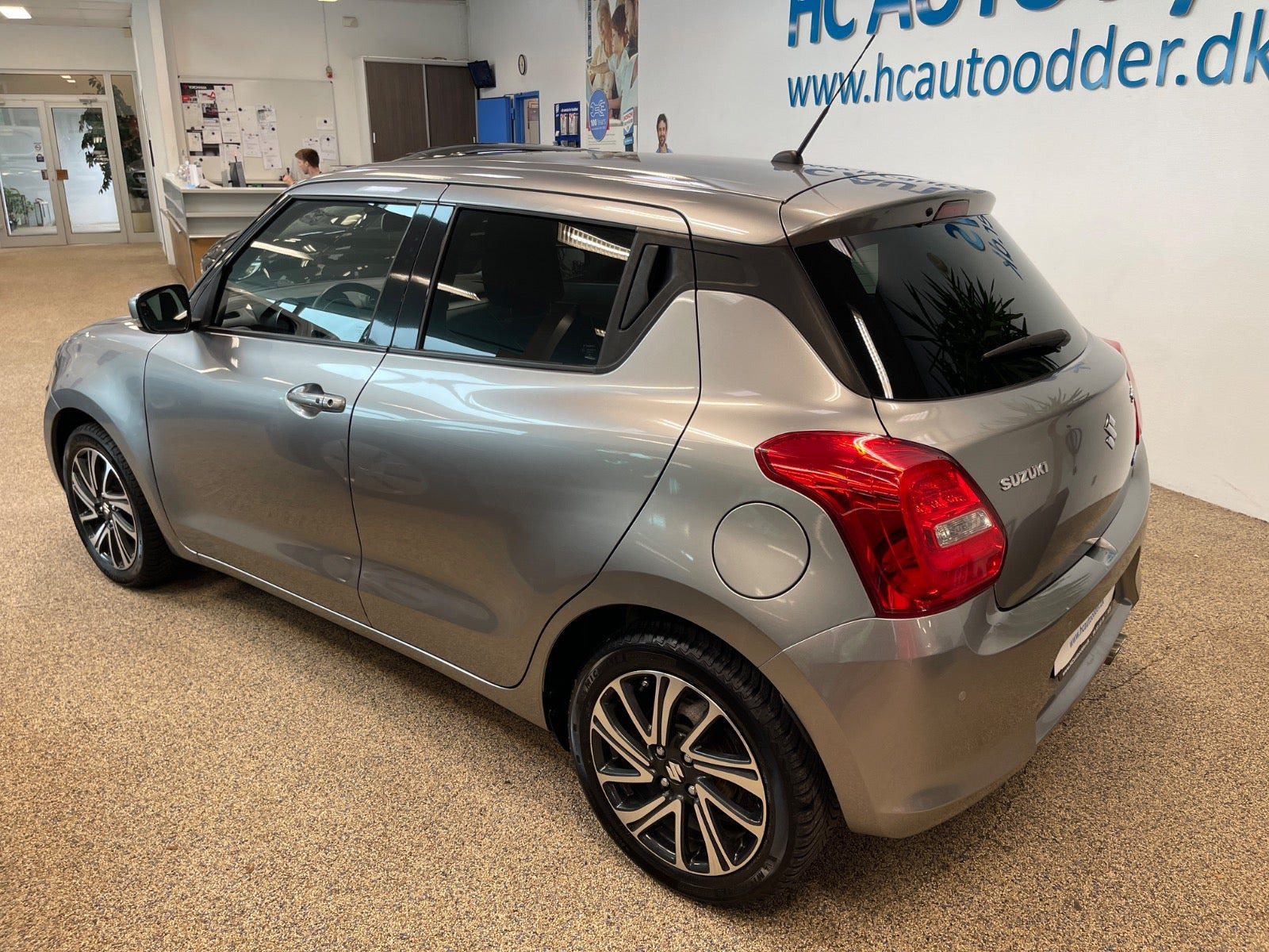 Grå Suzuki Swift fra 2022