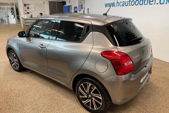 Grå Suzuki Swift fra 2022